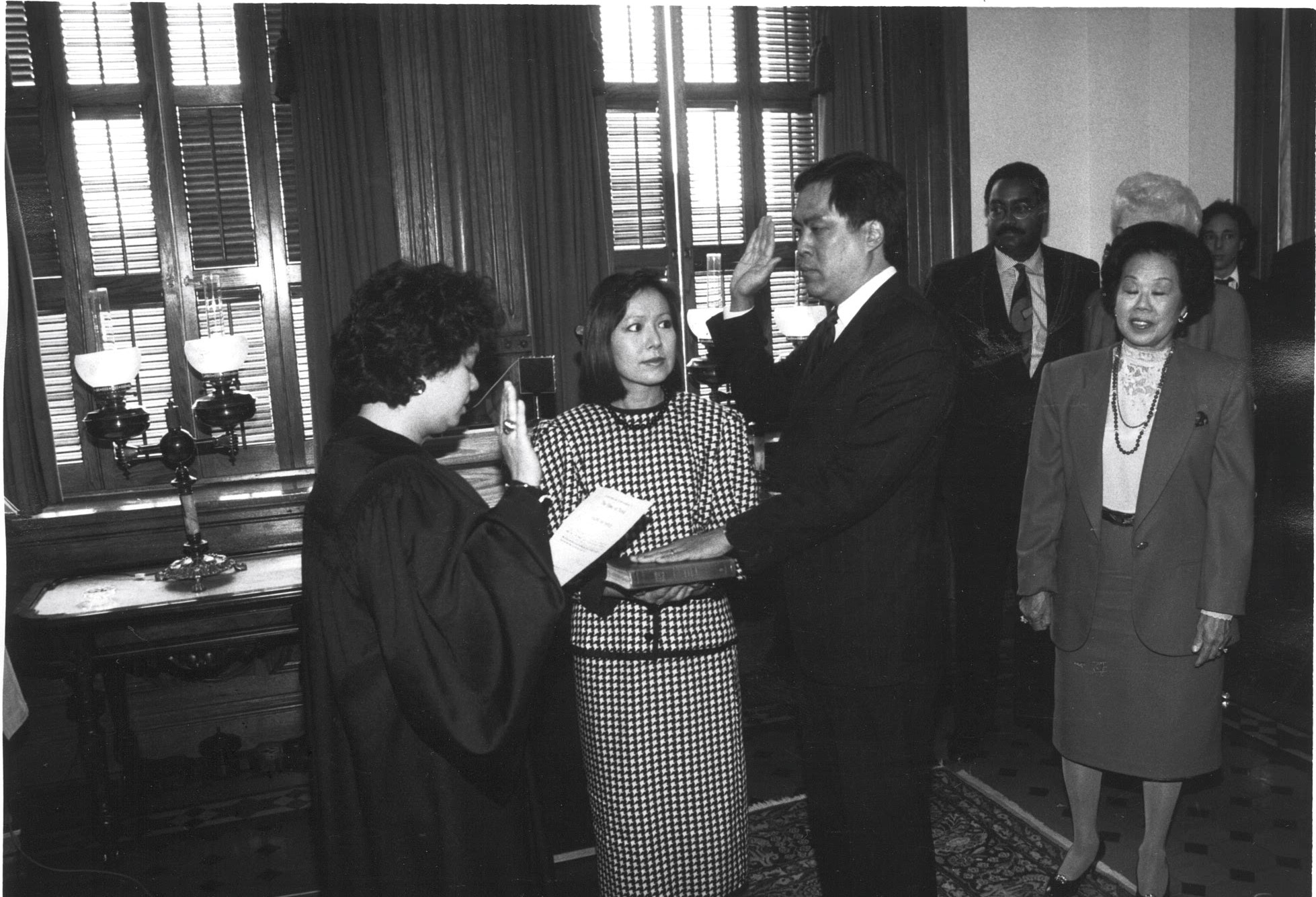 Robert Gee sworn in as the 15th commissioner of the PUCT.