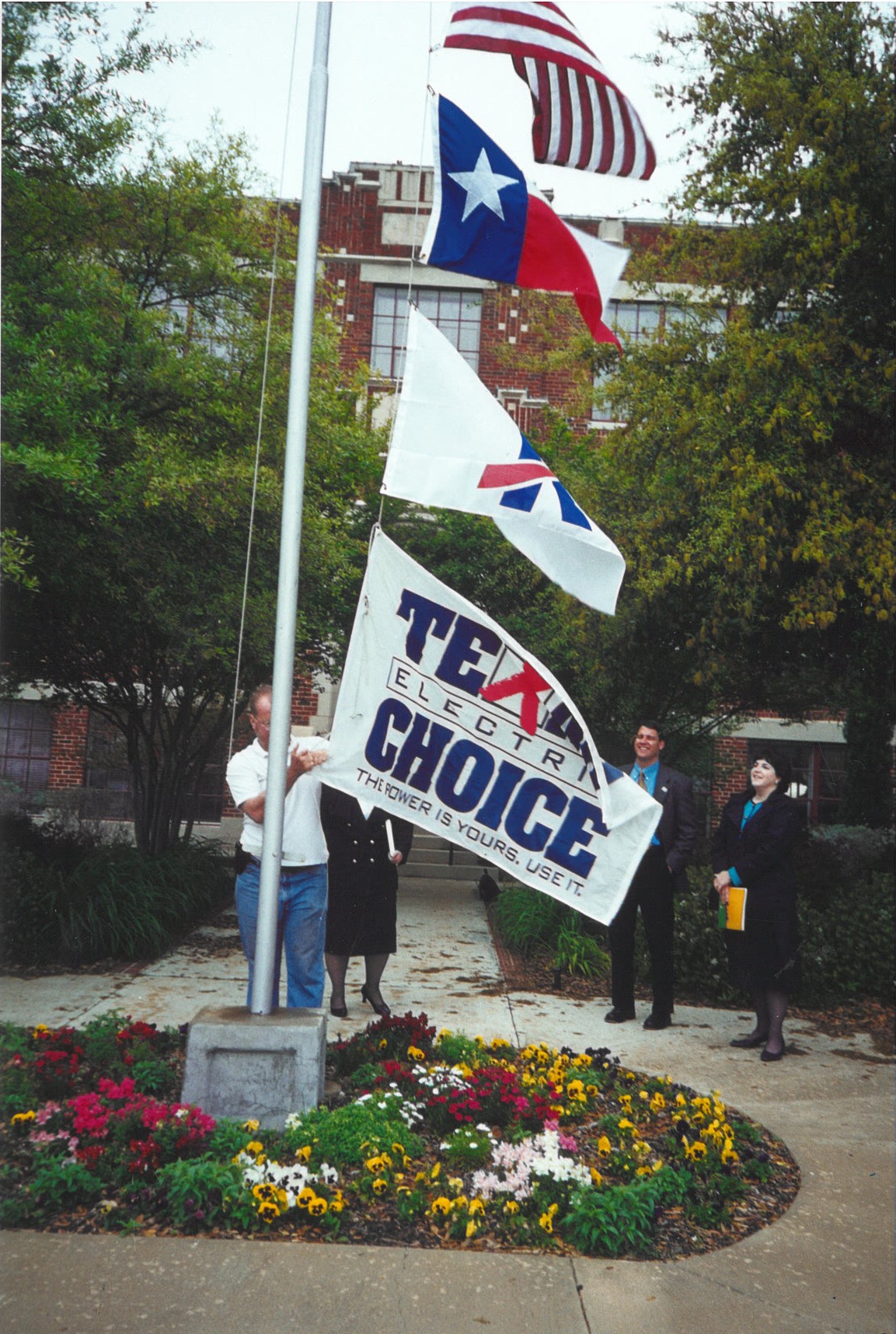 The Texas Electric Choice campaign stops in Killeen to raise the flag and let consumers know they'll soon have the power to choose their electric provider.
