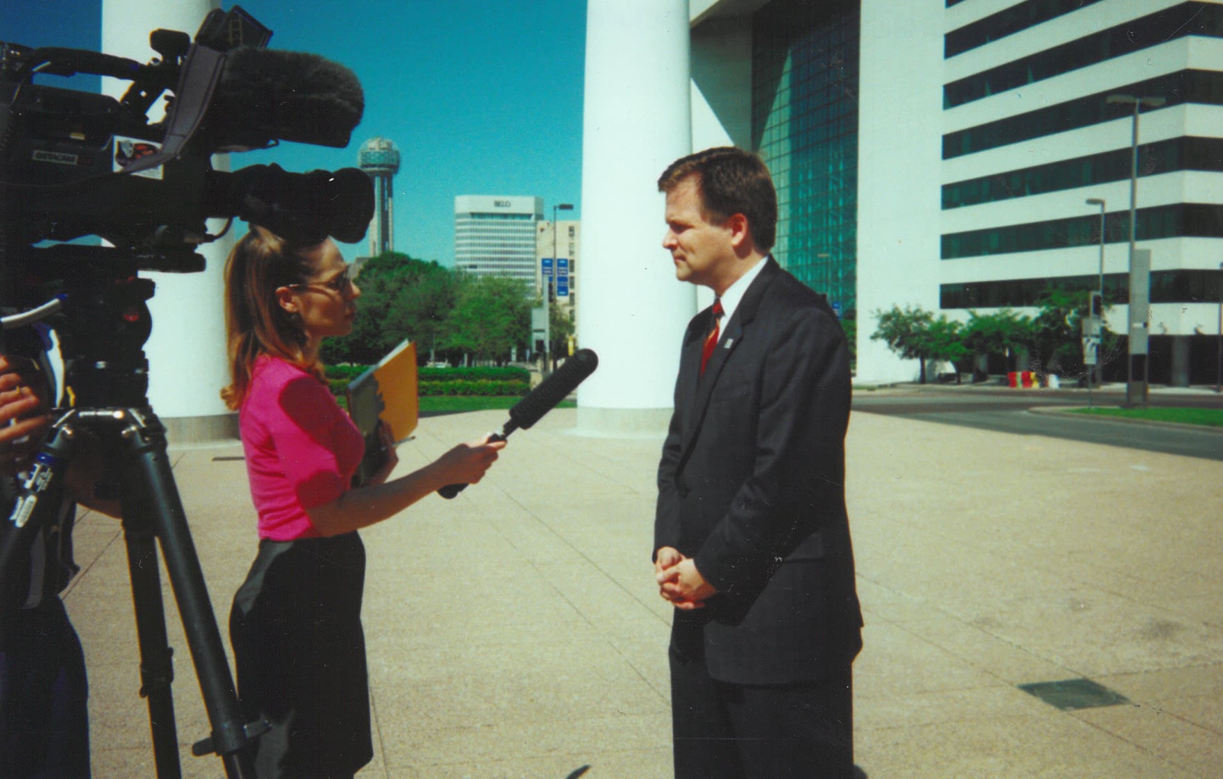 PUCT Chairman Pat Wood III giving an interview to Dallas media on the consumer benefits of electric choice.