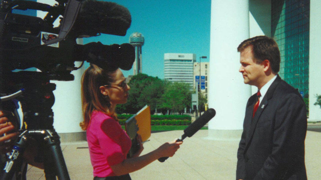 PUCT Chairman Pat Wood III giving an interview to Dallas media on the consumer benefits of electric choice.