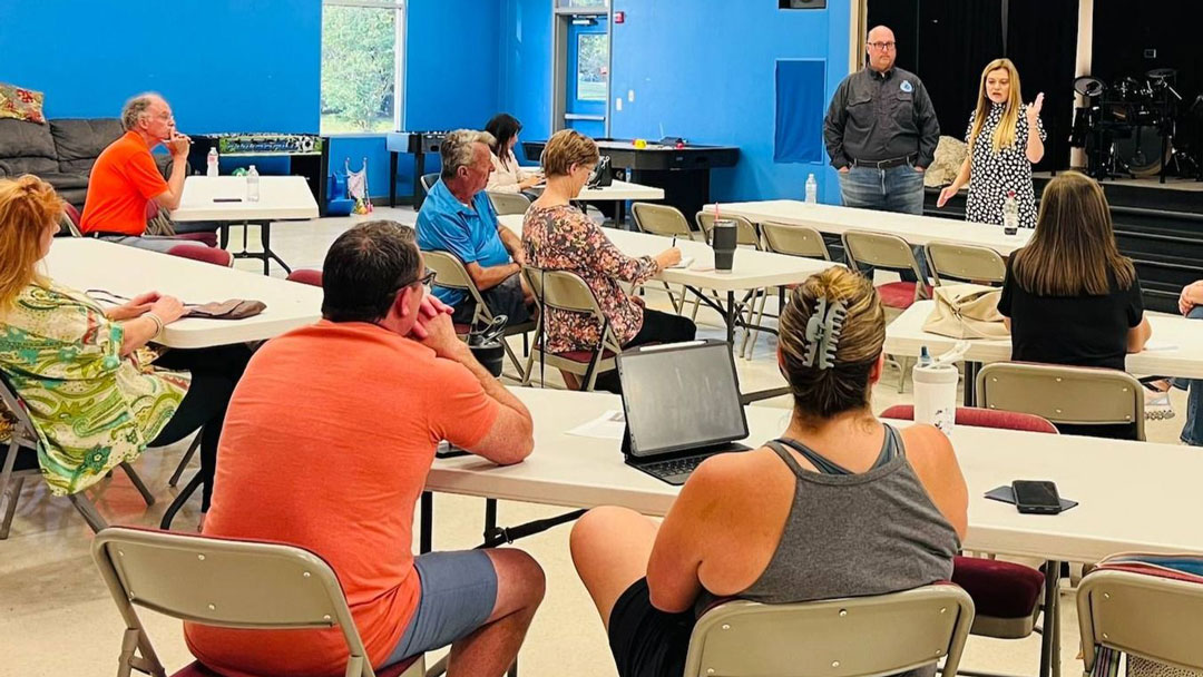 Office of Public Engagement Director, Mike Hoke and Division of Utility Outreach Director, Tammy Benter meet with The Channel Oaks Property Owners Association to discuss water utility concerns.
